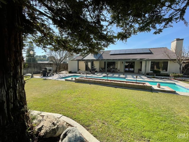 8832 Sierra Oak Drive, Bakersfield, CA 93311