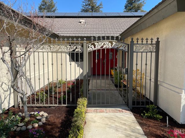 8832 Sierra Oak Drive, Bakersfield, CA 93311