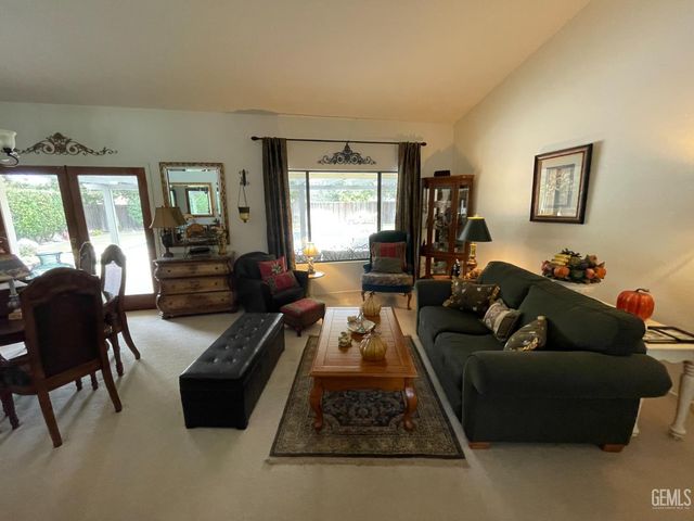 8832 Sierra Oak Drive, Bakersfield, CA 93311