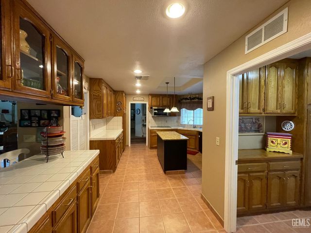 8832 Sierra Oak Drive, Bakersfield, CA 93311