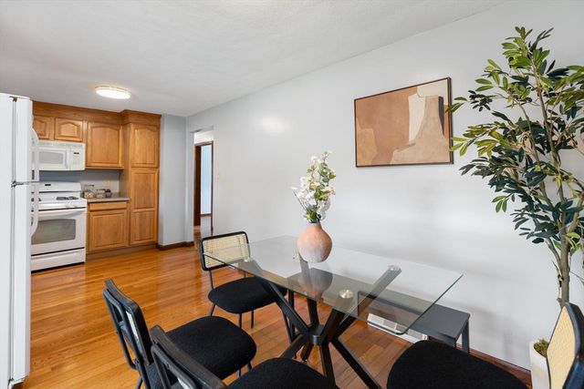 22 Susan Ave, Burlington, MA 01803