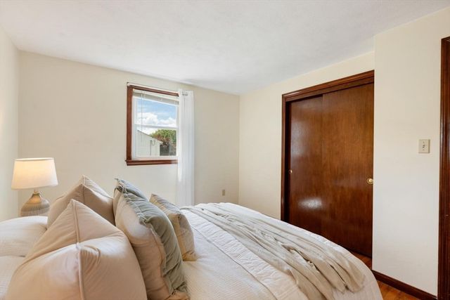 22 Susan Ave, Burlington, MA 01803
