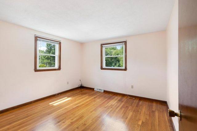 22 Susan Ave, Burlington, MA 01803