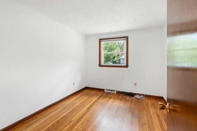 22 Susan Ave, Burlington, MA 01803