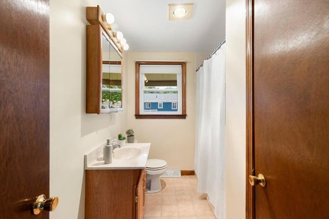 22 Susan Ave, Burlington, MA 01803
