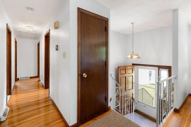 22 Susan Ave, Burlington, MA 01803