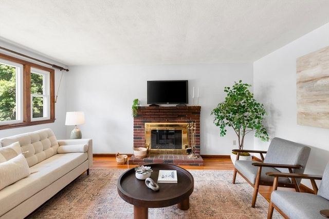 22 Susan Ave, Burlington, MA 01803