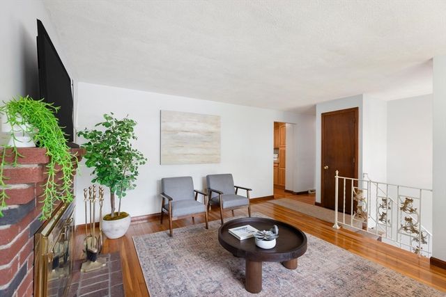 22 Susan Ave, Burlington, MA 01803