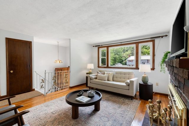22 Susan Ave, Burlington, MA 01803