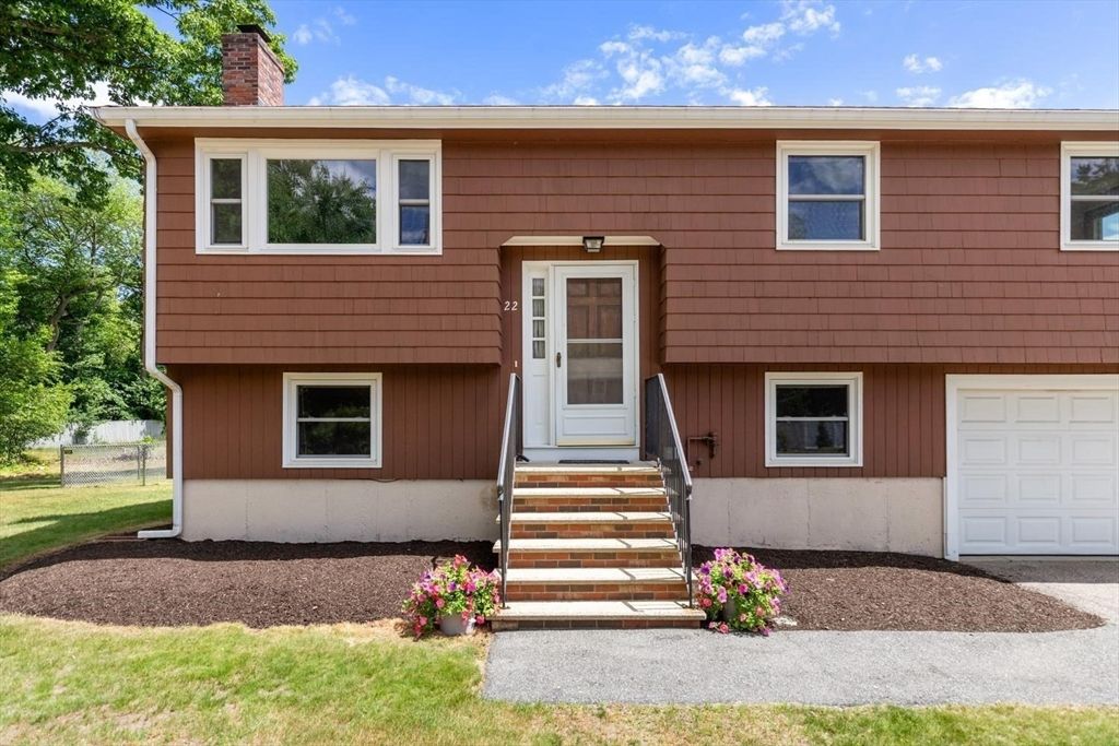 22 Susan Ave, Burlington, MA 01803