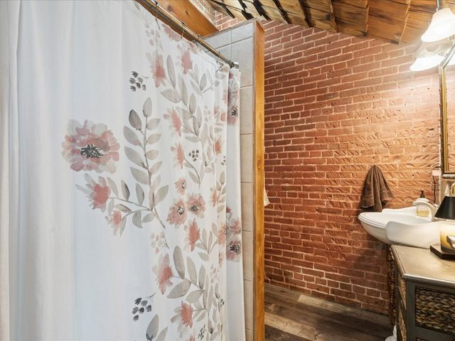 123 2nd Ave SW, Mt Vernon, IA 52314