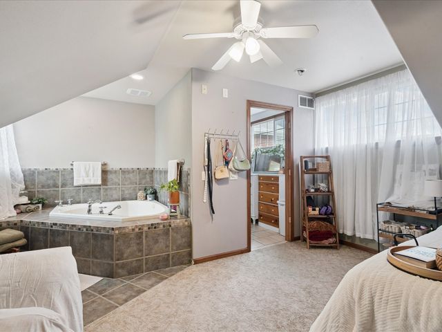 123 2nd Ave SW, Mt Vernon, IA 52314