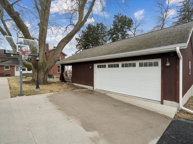 123 2nd Ave SW, Mt Vernon, IA 52314