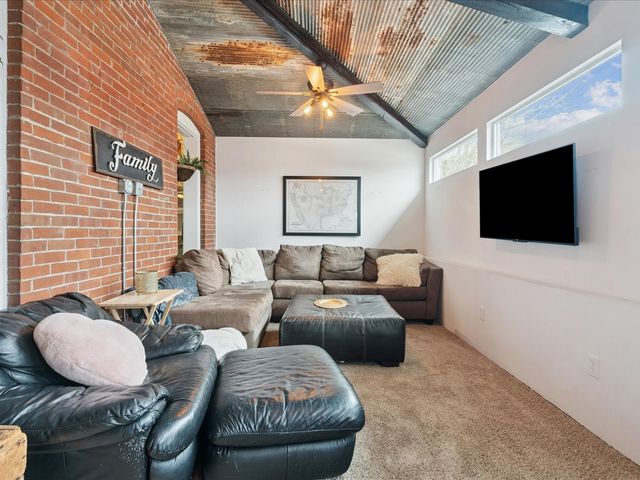 123 2nd Ave SW, Mt Vernon, IA 52314