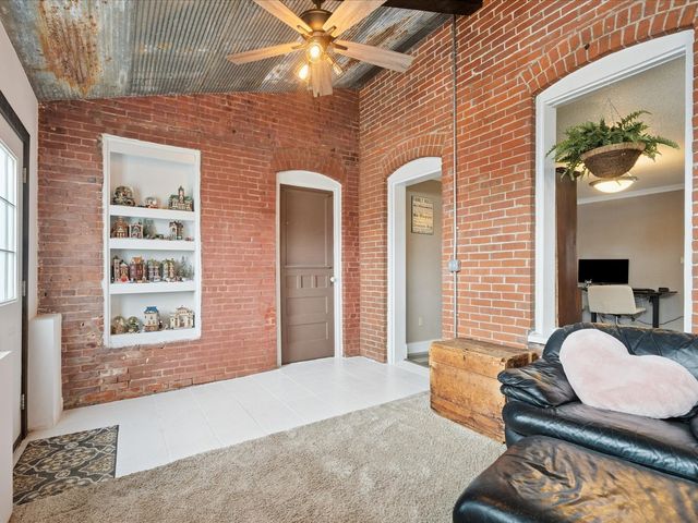 123 2nd Ave SW, Mt Vernon, IA 52314