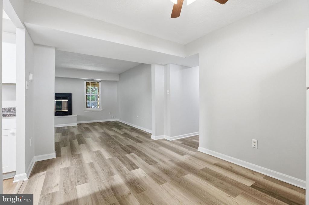 Image 10 of property listing at 10631 SHASTA CT #T-1, Damascus, MD 20872