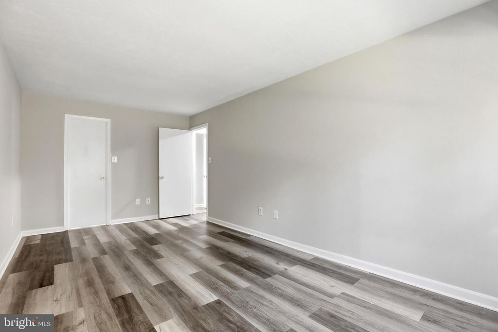 Image 18 of property listing at 10631 SHASTA CT #T-1, Damascus, MD 20872