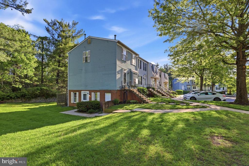 Image 2 of property listing at 10631 SHASTA CT #T-1, Damascus, MD 20872