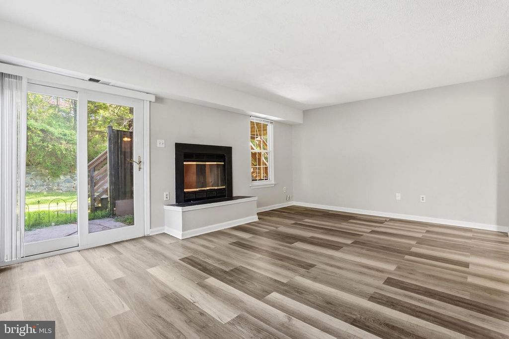 Image 3 of property listing at 10631 SHASTA CT #T-1, Damascus, MD 20872