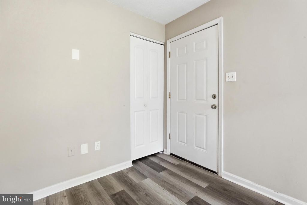 Image 4 of property listing at 10631 SHASTA CT #T-1, Damascus, MD 20872