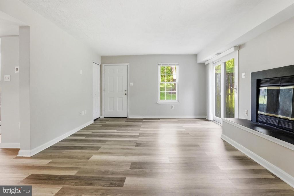 Image 5 of property listing at 10631 SHASTA CT #T-1, Damascus, MD 20872
