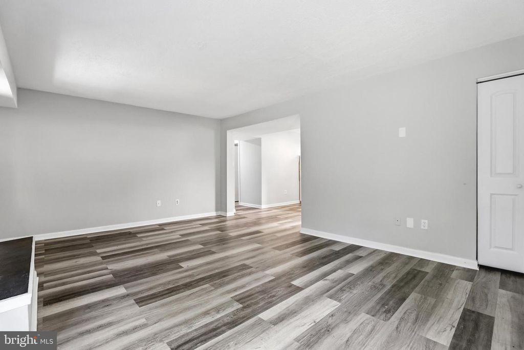 Image 7 of property listing at 10631 SHASTA CT #T-1, Damascus, MD 20872
