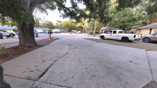 208 58TH AVENUE E, Bradenton, FL 34203