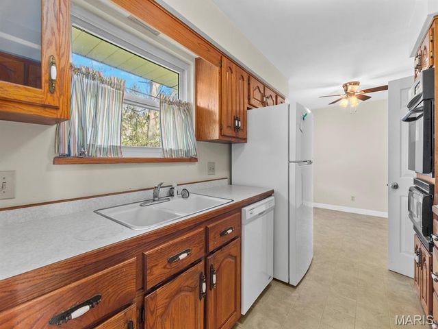 16 Melwood Drive, Belleville, IL 62223