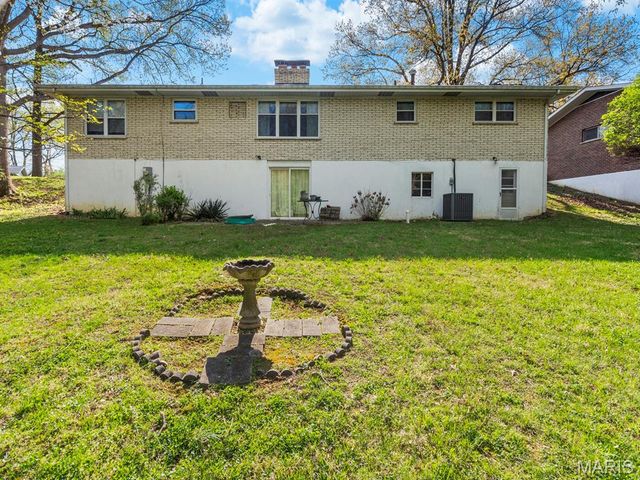 16 Melwood Drive, Belleville, IL 62223