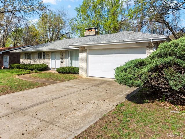 16 Melwood Drive, Belleville, IL 62223