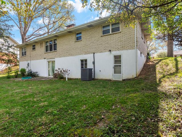 16 Melwood Drive, Belleville, IL 62223