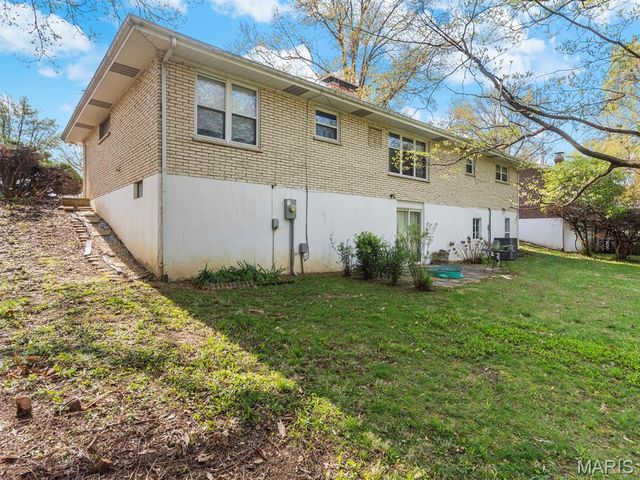 16 Melwood Drive, Belleville, IL 62223