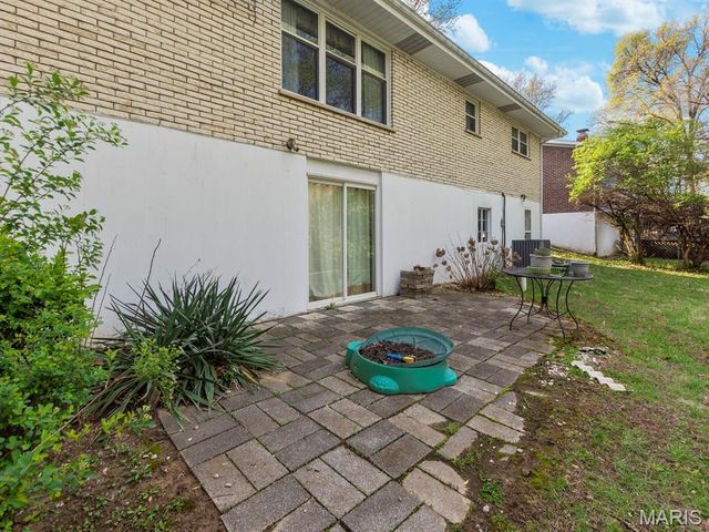 16 Melwood Drive, Belleville, IL 62223