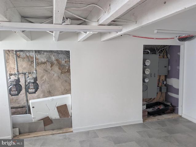 6039 WASHINGTON AVE, Philadelphia, PA 19143