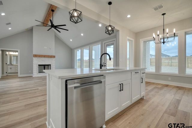 606 Prince Ln, Tyler, TX 75704