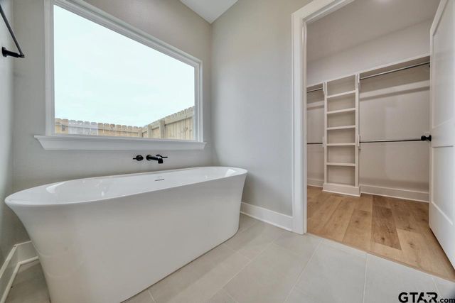 606 Prince Ln, Tyler, TX 75704