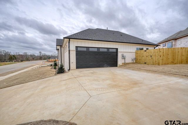 606 Prince Ln, Tyler, TX 75704