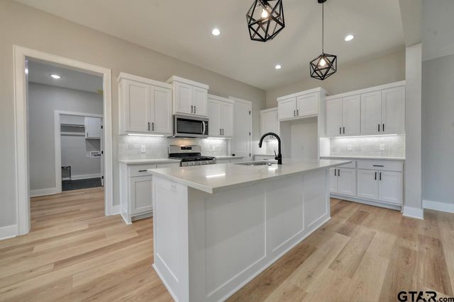 606 Prince Ln, Tyler, TX 75704