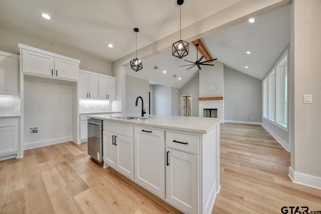 606 Prince Ln, Tyler, TX 75704