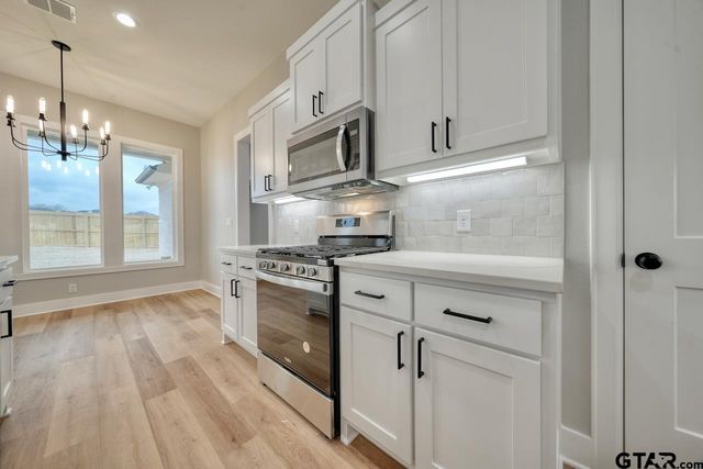 606 Prince Ln, Tyler, TX 75704