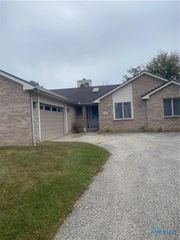 1705 Henthorne Drive, Maumee, OH 43537