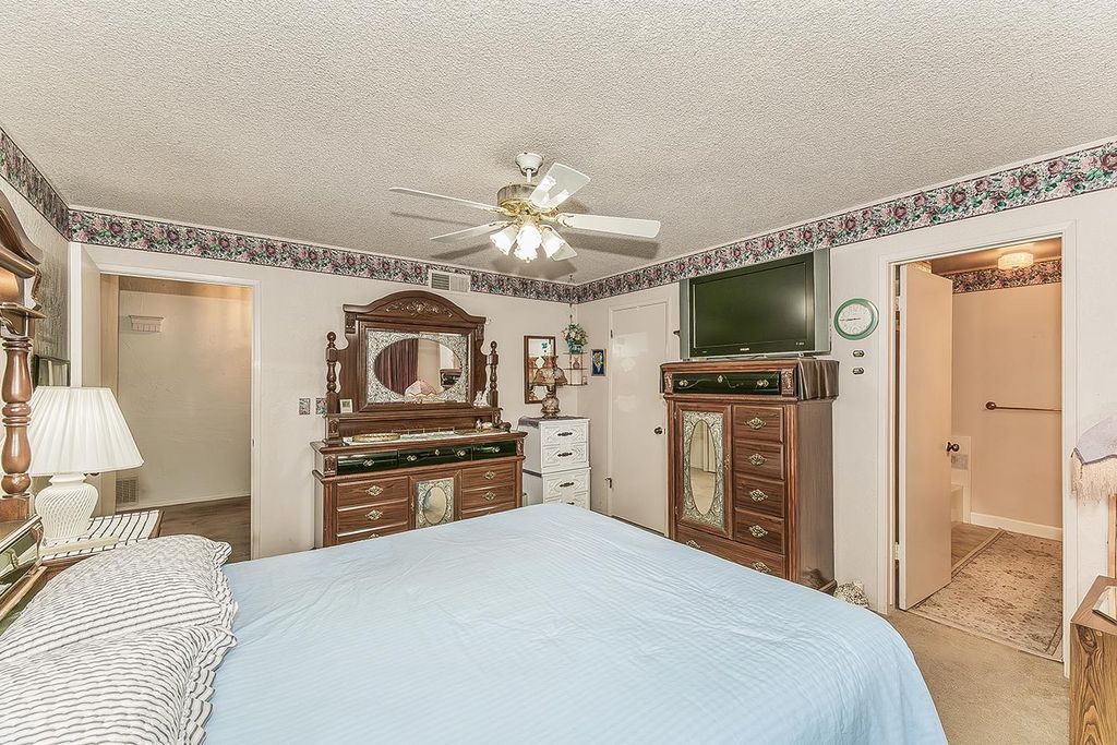 Image 11 of property listing at 2793 W San Madele Avenue, Fresno, CA 93711