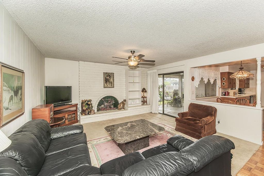 Image 4 of property listing at 2793 W San Madele Avenue, Fresno, CA 93711