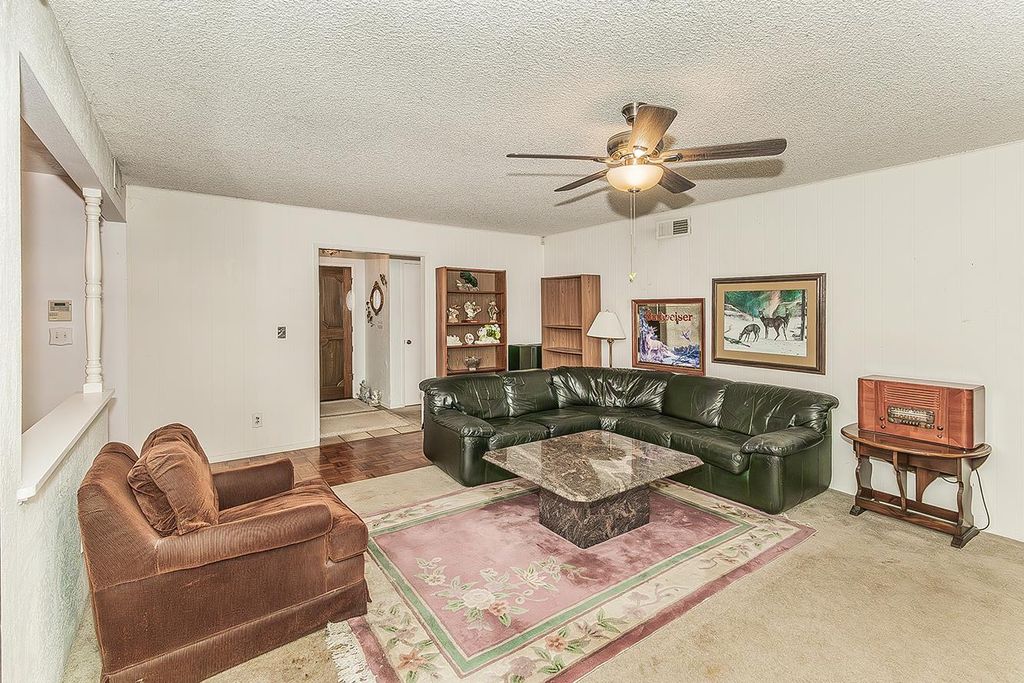 Image 5 of property listing at 2793 W San Madele Avenue, Fresno, CA 93711