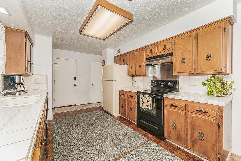 Image 8 of property listing at 2793 W San Madele Avenue, Fresno, CA 93711