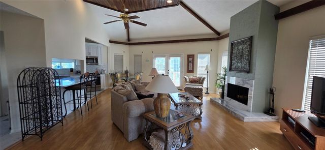 1702 E Castaway Street, Tiki Island, TX 77554