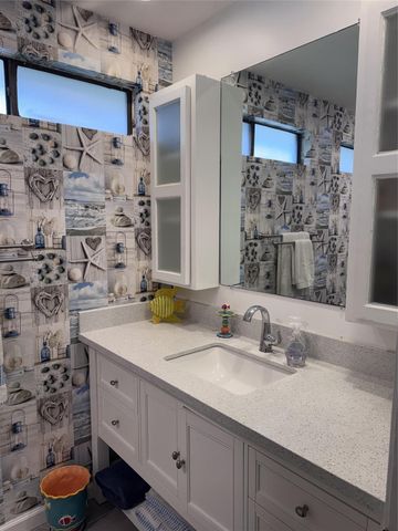 1702 E Castaway Street, Tiki Island, TX 77554