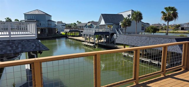 1702 E Castaway Street, Tiki Island, TX 77554