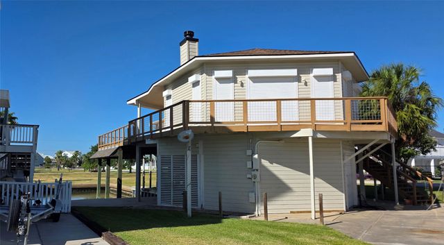 1702 E Castaway Street, Tiki Island, TX 77554