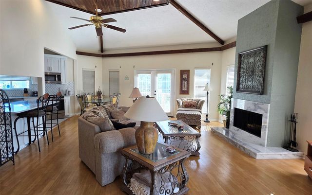 1702 E Castaway Street, Tiki Island, TX 77554